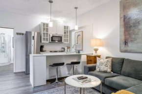 1 bedroom Garden Suite with parking, Best Location